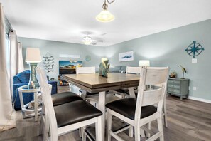 Dining - 🌊Fabulous Location-Steps to Beach and Pool-Beachview 101- Beaches and MoonBeams (Navarre Beach)