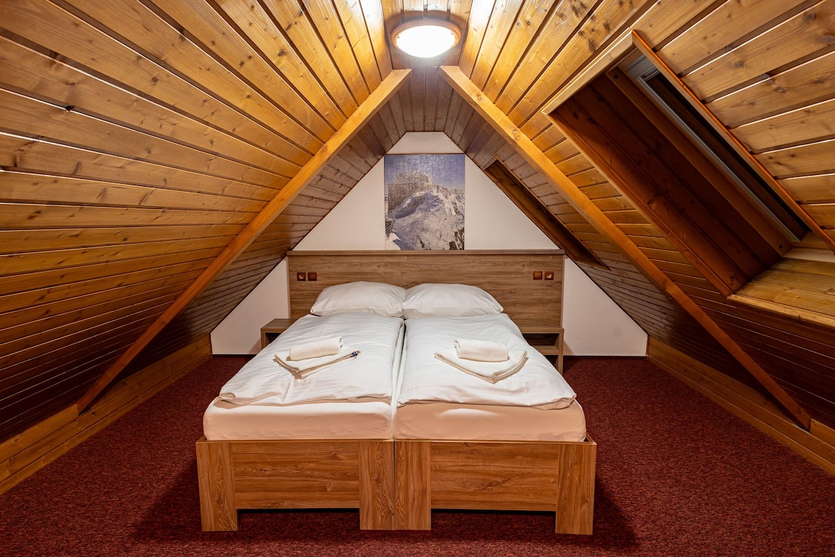 Family Duplex | Desk, WiFi (free), bed sheets