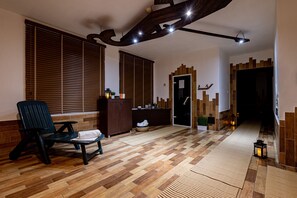 Sauna, Whirlpool, Dampfbad, Massageanwendungen