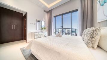 5 bedrooms, iron/ironing board, free WiFi, bed sheets
