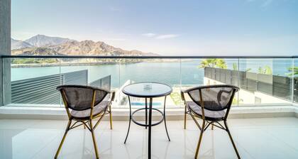 Grand 4BR Villa with Chilled/Heated Pool, Al Dana Island Fujairah