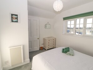 1 bedroom, individually decorated, individually furnished, free WiFi - Hillside Hideaway (Wigton)