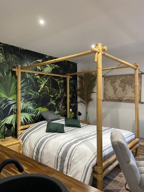 1 bedroom, WiFi, bed sheets - Jungle Room Avec Baignoire Balnéothérapie ! (Sotteville-lès-Rouen)