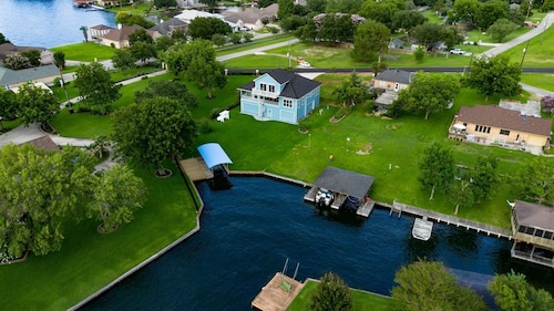 Waterfront with Boat Slip, Sports Bar, SUP'S, Great Location!