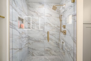 Shower, hair dryer, towels