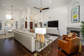 Smart TV, fireplace - Renovated, Beautifully Decorated in Troon North (Scottsdale)