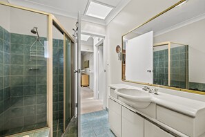 Douche, papier toilette