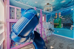 Children’s area - Private Movie Theater! Game Room! Pool/SPA! Near Disney! (Kissimmee)
