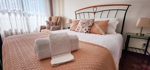4 bedrooms, desk, iron/ironing board, travel cot - Piscina e Sala de Jogos Junto às Praias de Santa Cruz e Ericeira (Torres Vedras)