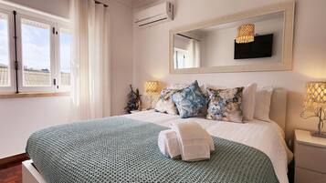 4 bedrooms, desk, iron/ironing board, travel cot