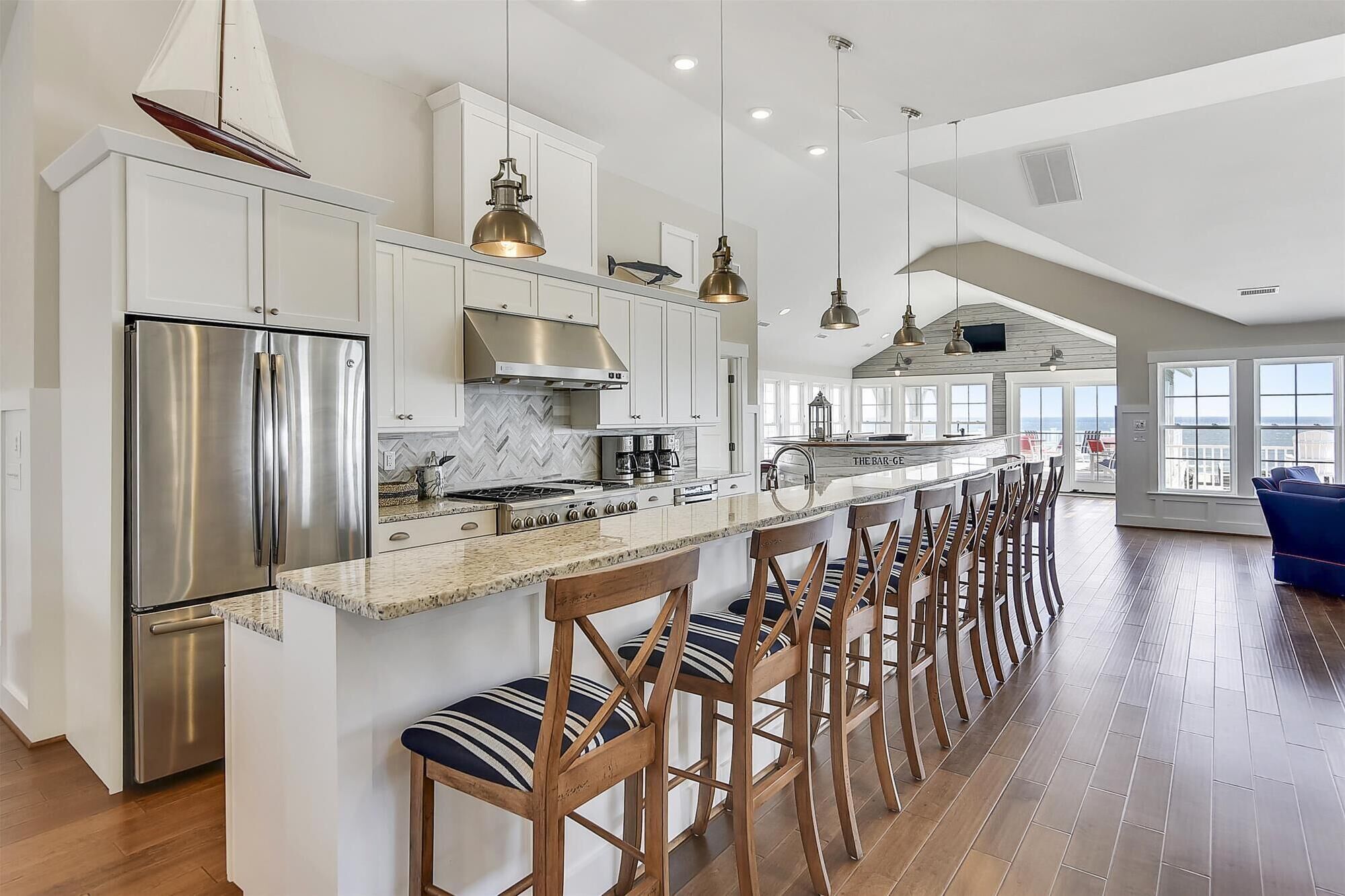 雪櫃、微波爐、焗爐、爐具