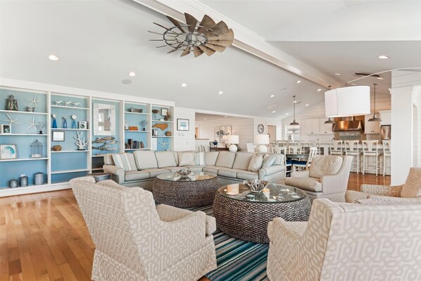 تلفزيون، مدفأة، كرة قدم الطاولة، تنس طاولة