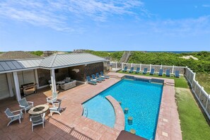 حمّام سباحة مُدفَّأ