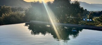 Villa Porra, 8 Personnes, Piscine à Débordement