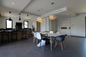 Dining - Villa Porra, 8 Personnes, Piscine à Débordement (Porto-Vecchio)