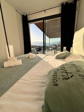 4 bedrooms, iron/ironing board, free WiFi, bed sheets - Villa Porra, 8 Personnes, Piscine à Débordement (Porto-Vecchio)