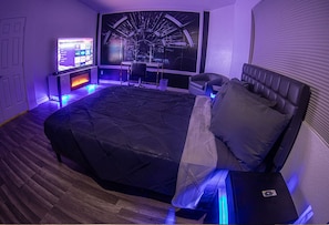 6 makuuhuonetta, työpöytä, Wi-Fi, vuodevaatteet