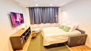 1 bedroom, in-room safe, desk, iron/ironing board