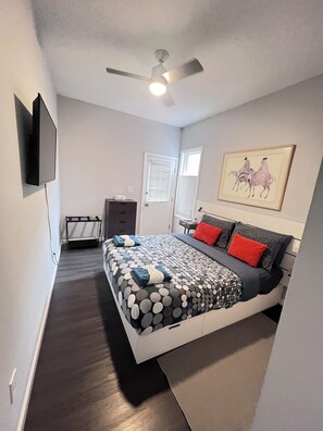 1 dormitorio, tabla de planchar con plancha, wifi y ropa de cama