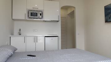 1 dormitorio, tabla de planchar con plancha, wifi y ropa de cama