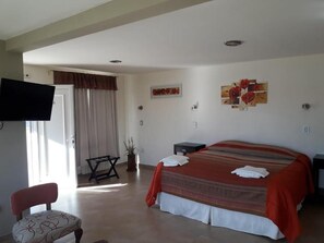 Premium bedding, down duvets, pillow-top beds, free WiFi - Parador Ruta 40 (Gobernador Gregores)