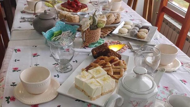 بوفيه فطور مجانًا يوميًا