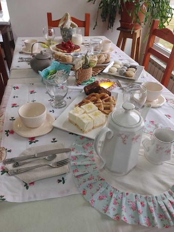 Free daily buffet breakfast . Parador Ruta 40
