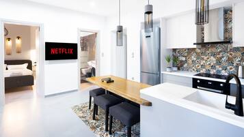 Căn hộ Deluxe | Bếp riêng | Tủ lạnh, bếp nấu, lò nướng bánh mì, máy xay cà phê