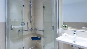 Dusche, Haartrockner, Handtücher, Seife