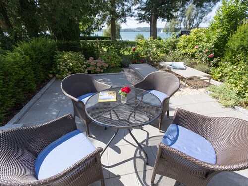 2-Zimmer-Ferienwohnung direkt am Bodensee mit Badeplatz