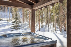 Bañera de hidromasaje al aire libre