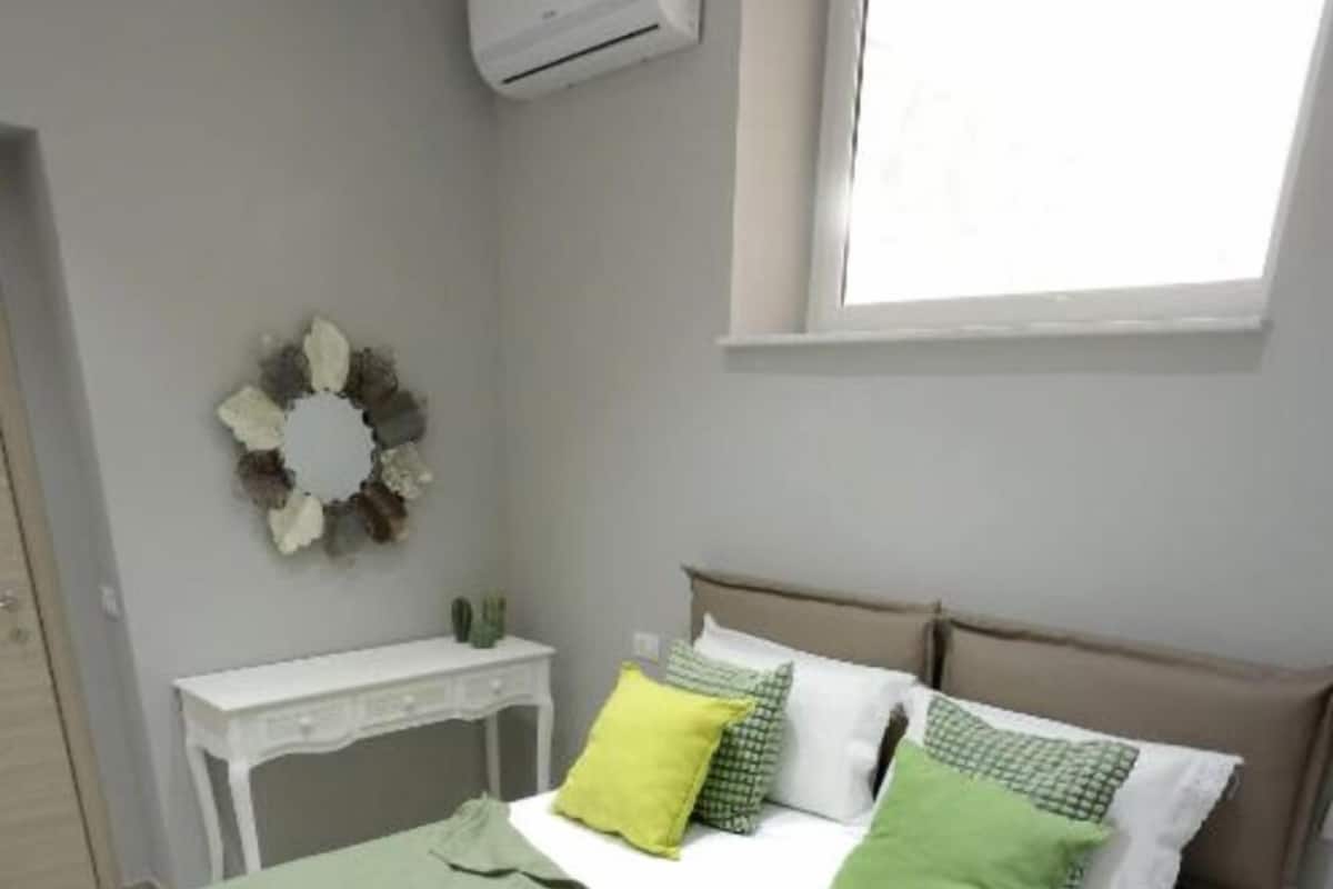 1 bedroom, travel cot, free WiFi, bed sheets