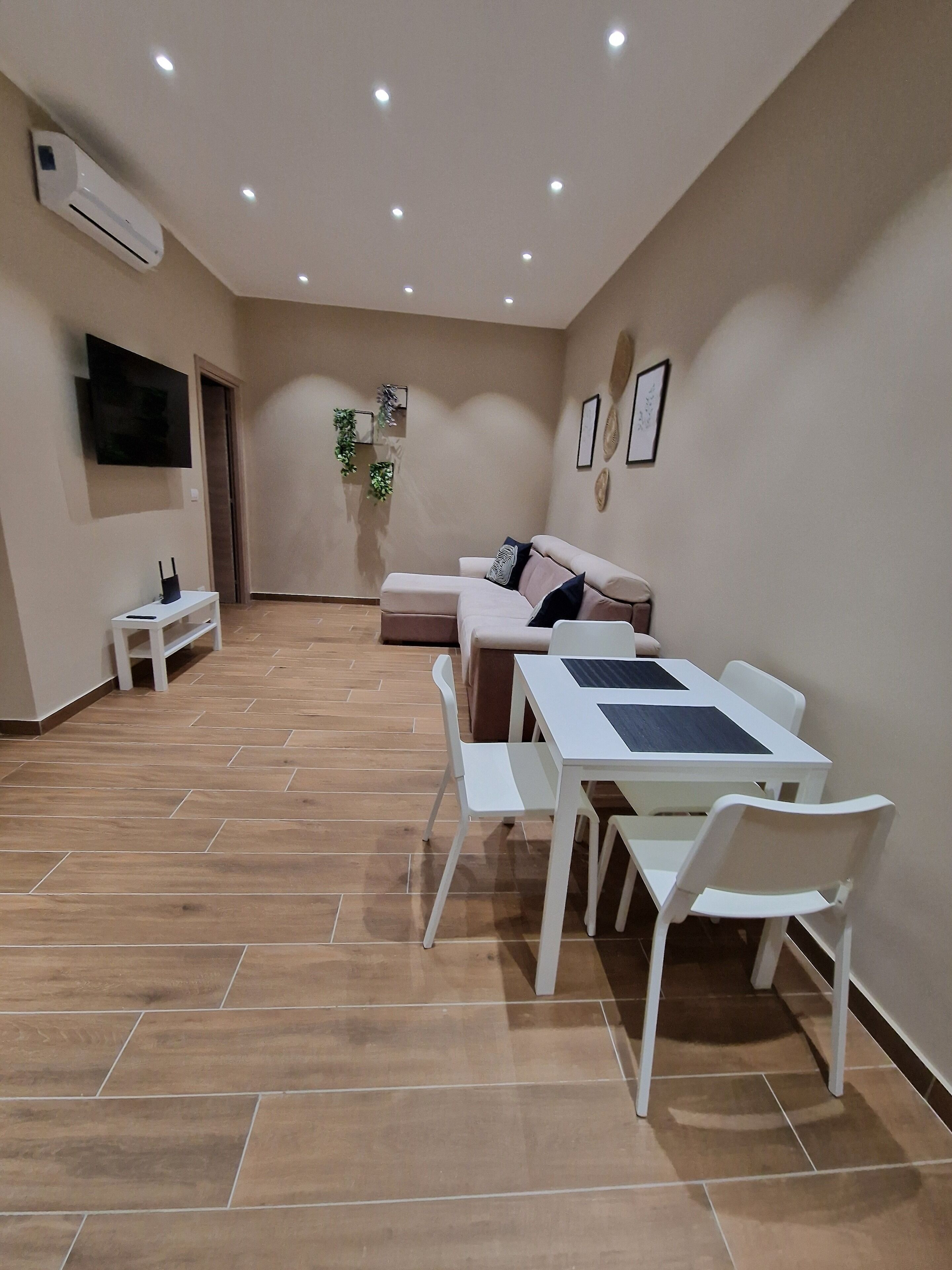 Standaard appartement | Reisbedje, gratis wifi, beddengoed