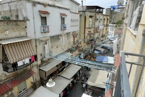 Comfort Apartment | Travel crib, free WiFi, bed sheets