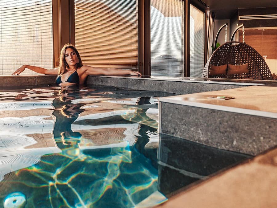 Sauna, hot tub, steam room