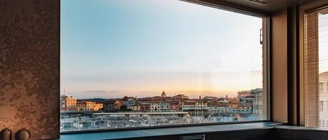 Sauna, hot tub, steam room