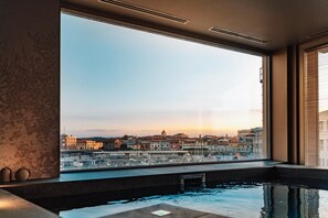 Sauna, tina de hidromasaje y baño de vapor 