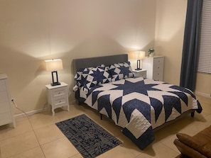 3 chambres, fer et planche à repasser, lit de bébé portatif