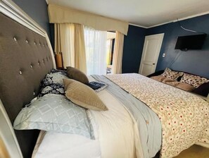 4 bedrooms, iron/ironing board, free WiFi, bed sheets