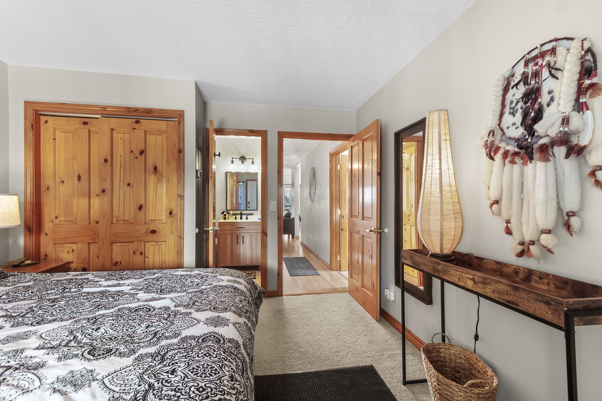 2 quartos, acesso à internet, roupa de cama