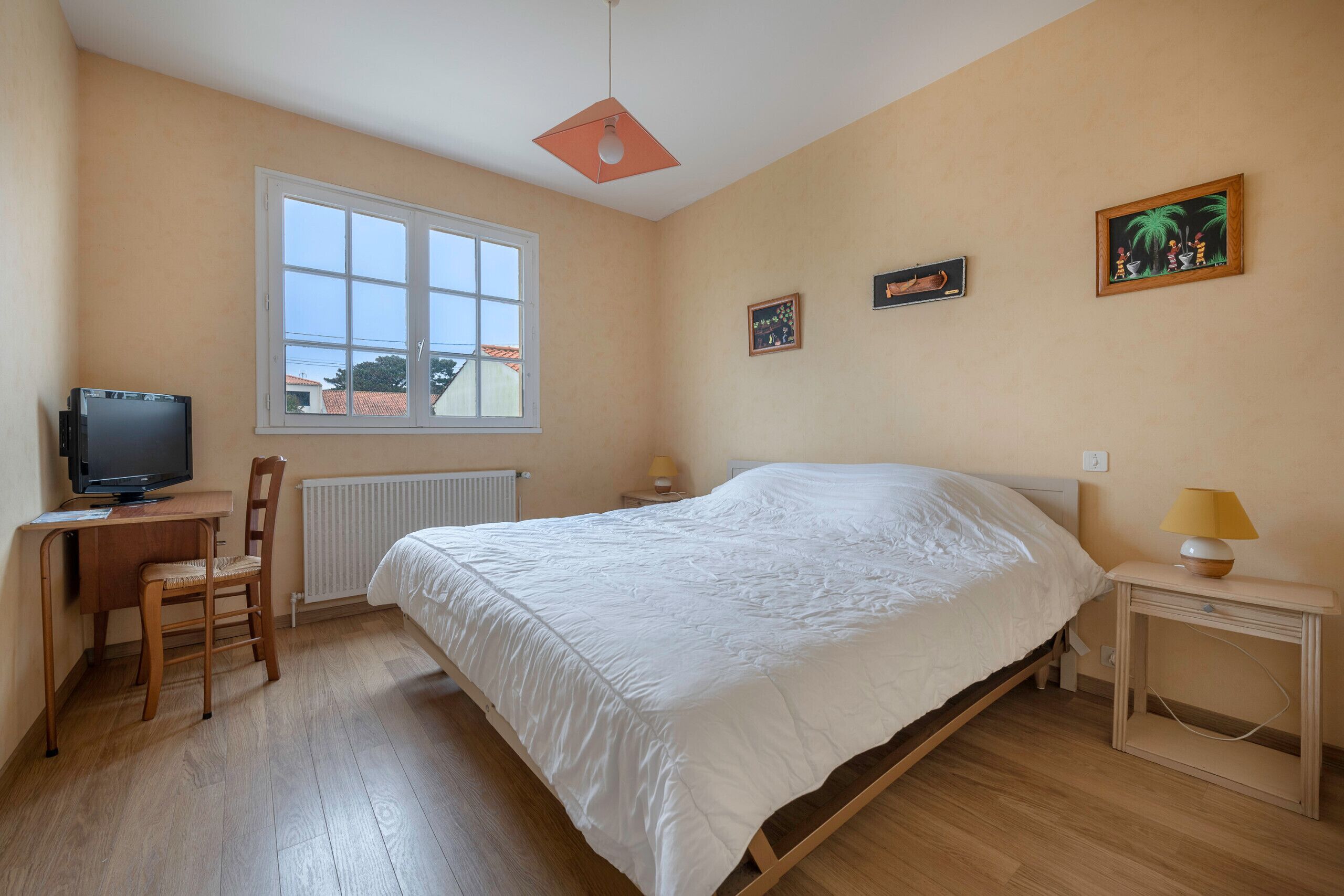 3 chambres, fer et planche à repasser, Wi-Fi gratuit