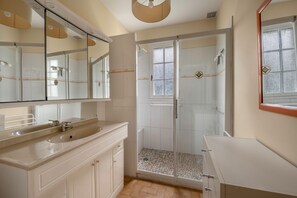Shower, hair dryer - 400m from the beach, Pointe St Gildas, house for 6 (Préfailles)