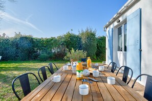 Outdoor dining