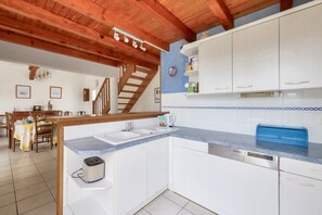 Fridge, microwave, oven, dishwasher - Les Portes en Ré, house with garden for 7 (Les Portes-en-Ré)