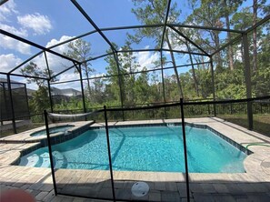 Et oppvarmet basseng