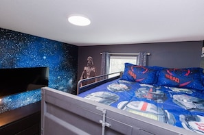 4 bedrooms, iron/ironing board, WiFi, bed sheets