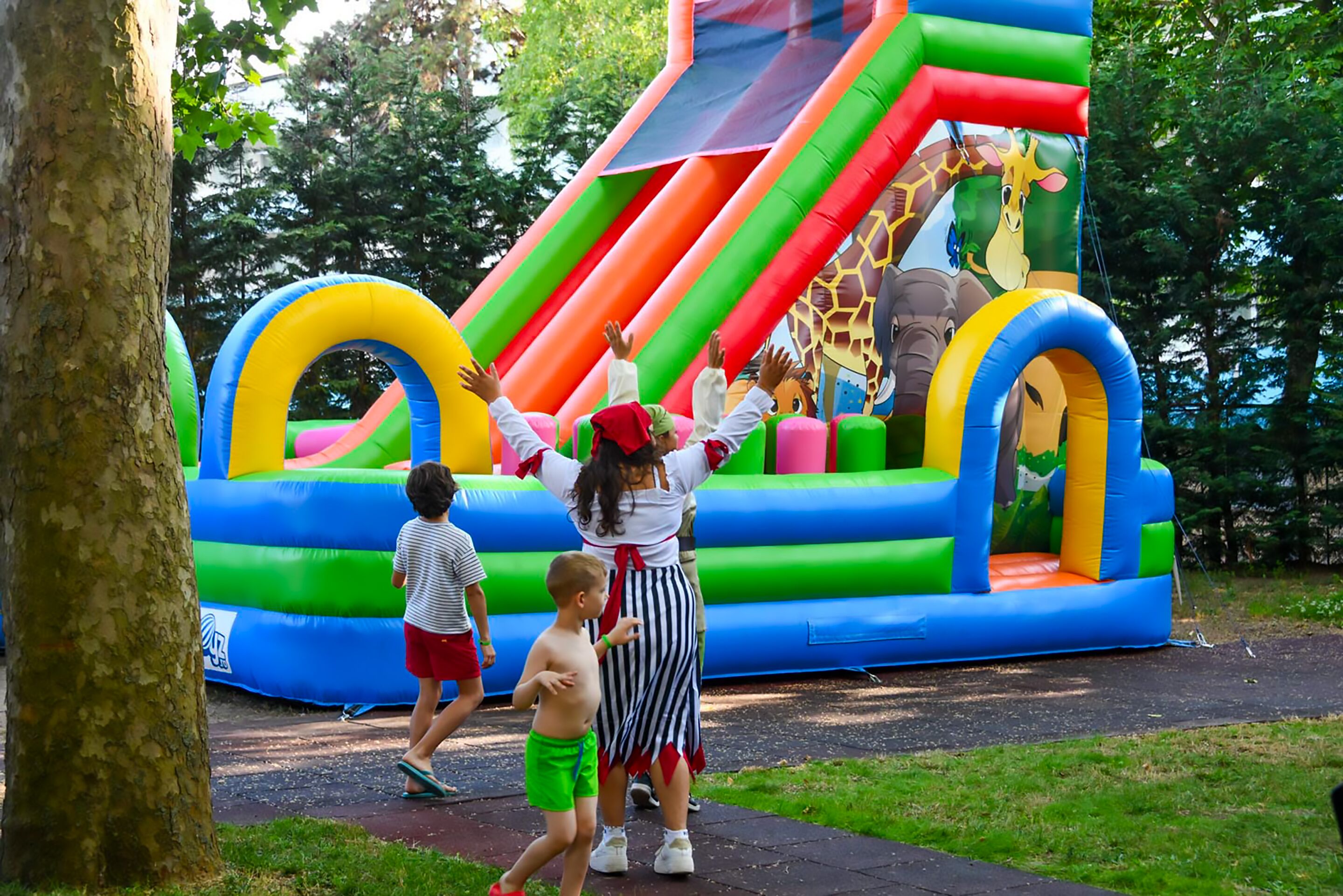 Área de juegos infantiles al aire libre