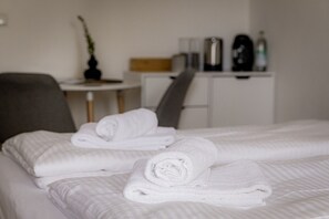 1 habitación, escritorio, wifi y ropa de cama