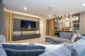 Smart TV, ping pong - Last Minute Disney! Private Pool, Hot Tub, Game Room & Themed Bedrooms. Book Now! #102201 (Orlando)