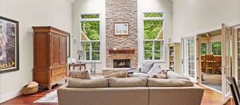 Harbor Ctry-Gorgeous Cape Cod Home- 2 Wooded Acrs